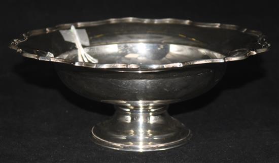 A George V silver pedestal fruit bowl by Barker Brothers, Chester, 1920, 15.5 oz.